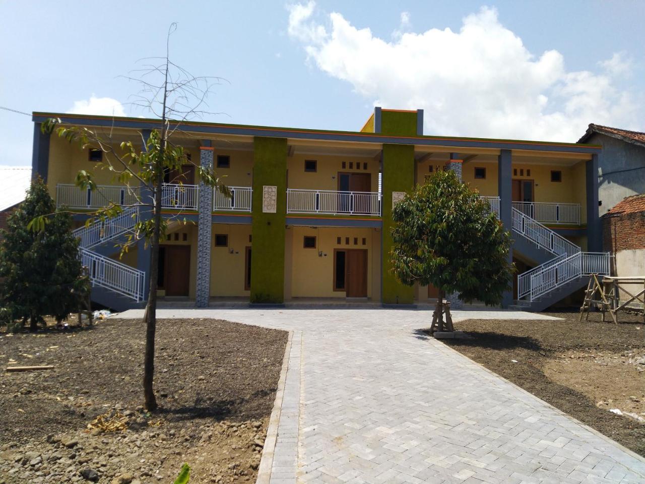 R3 Brawijaya Homestay بانيووانجى المظهر الخارجي الصورة