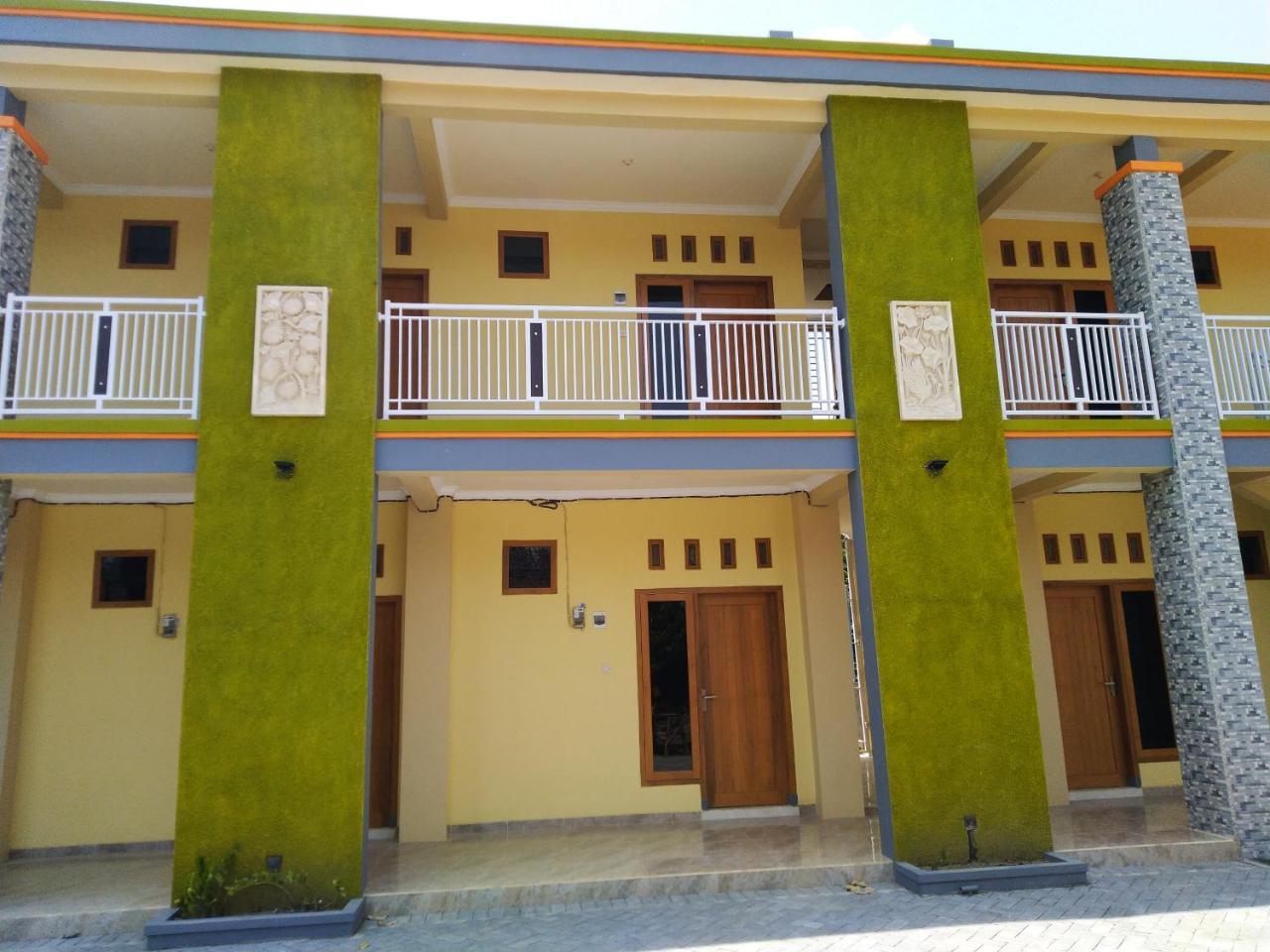 R3 Brawijaya Homestay بانيووانجى المظهر الخارجي الصورة