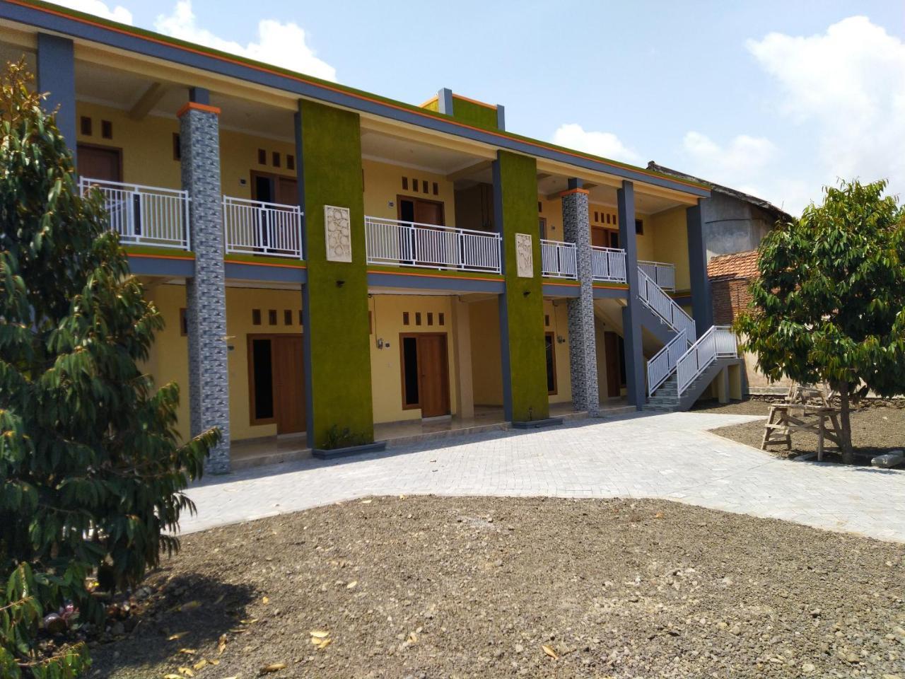 R3 Brawijaya Homestay بانيووانجى المظهر الخارجي الصورة