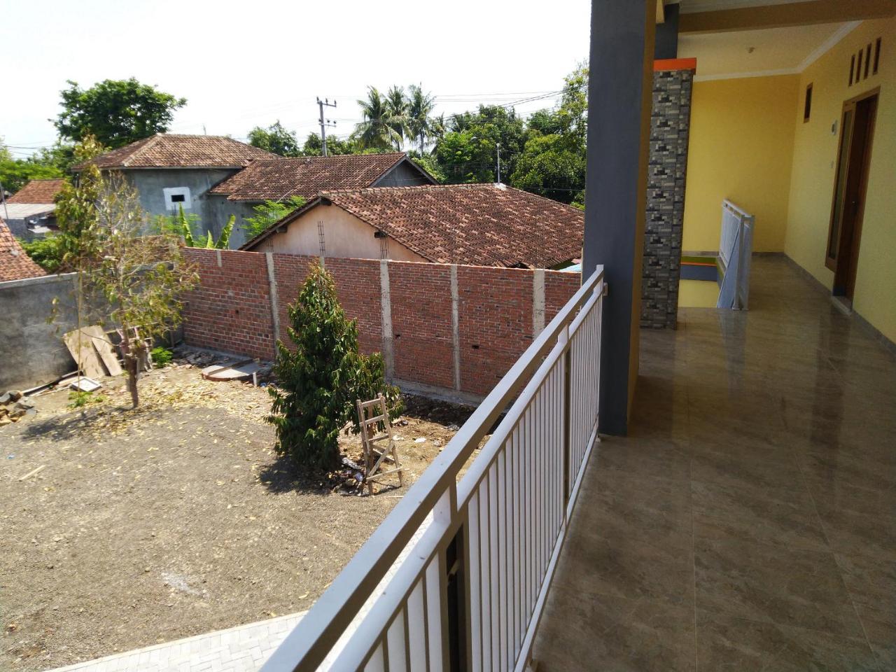 R3 Brawijaya Homestay بانيووانجى المظهر الخارجي الصورة