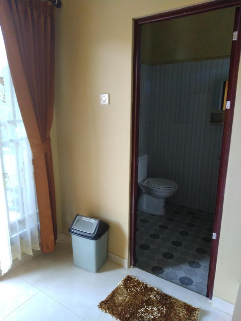 R3 Brawijaya Homestay بانيووانجى المظهر الخارجي الصورة