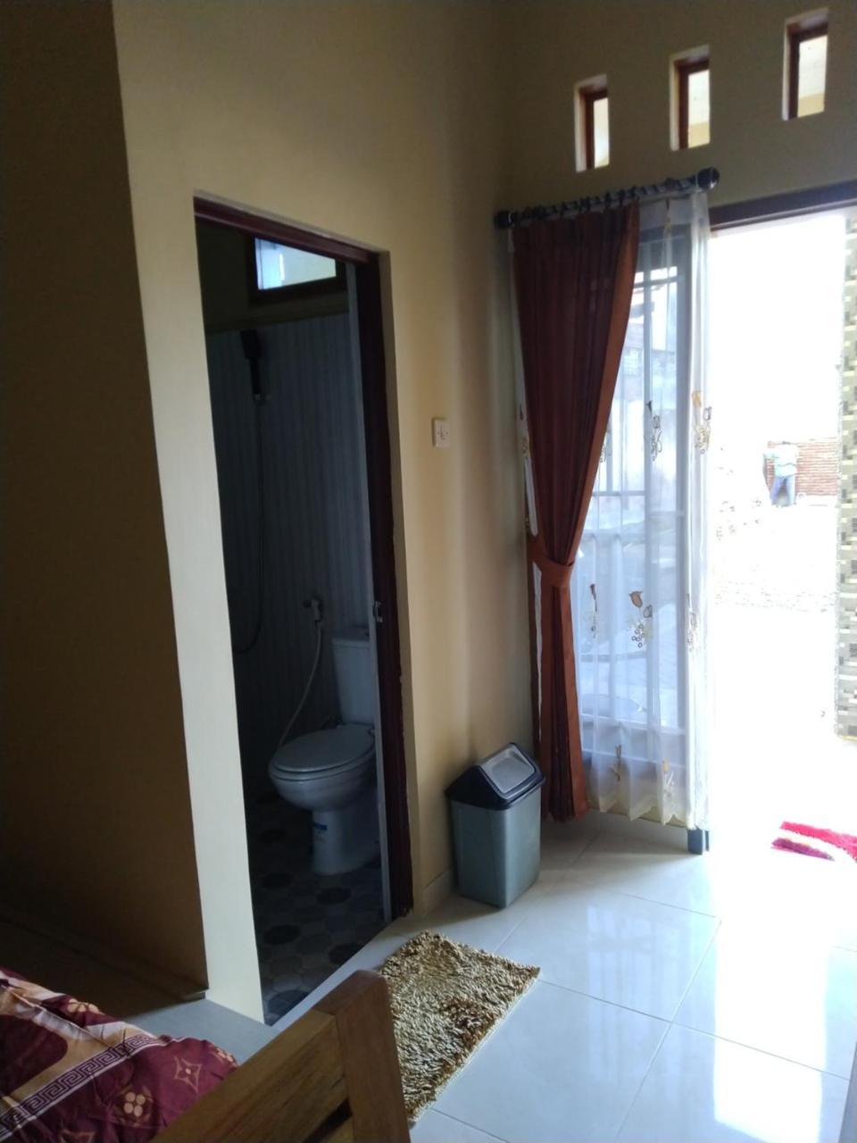 R3 Brawijaya Homestay بانيووانجى المظهر الخارجي الصورة