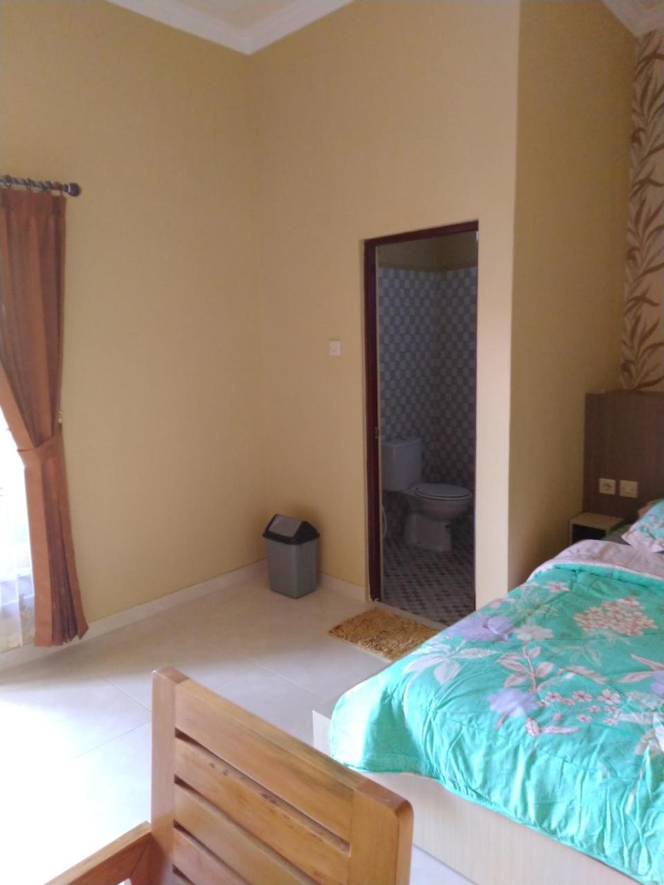 R3 Brawijaya Homestay بانيووانجى المظهر الخارجي الصورة