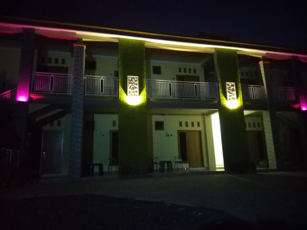 R3 Brawijaya Homestay بانيووانجى المظهر الخارجي الصورة