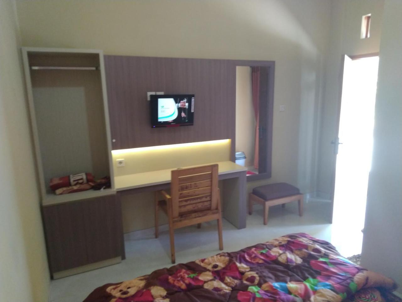 R3 Brawijaya Homestay بانيووانجى المظهر الخارجي الصورة