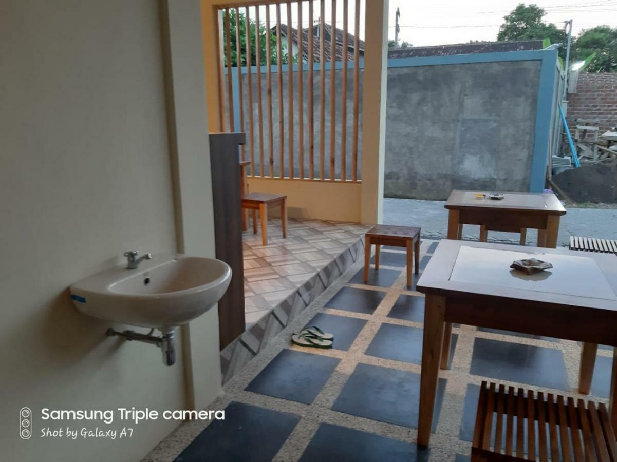 R3 Brawijaya Homestay بانيووانجى المظهر الخارجي الصورة