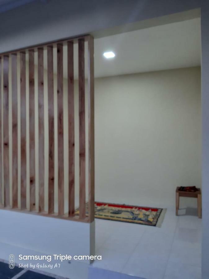 R3 Brawijaya Homestay بانيووانجى المظهر الخارجي الصورة