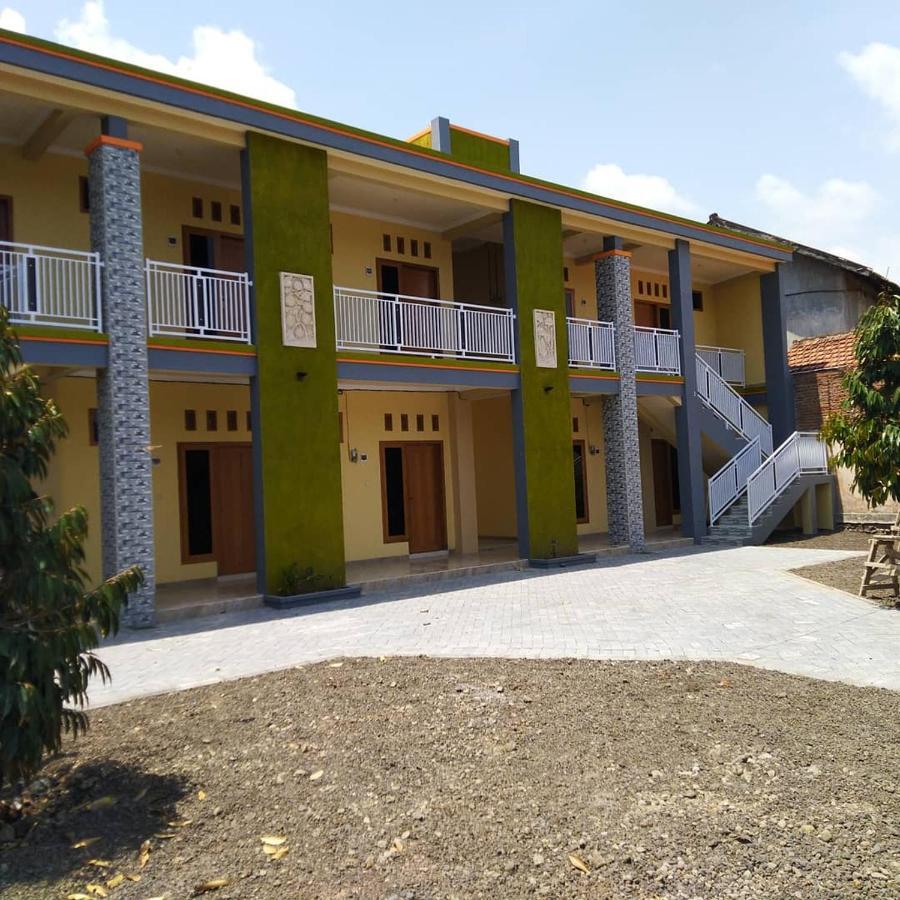 R3 Brawijaya Homestay بانيووانجى المظهر الخارجي الصورة