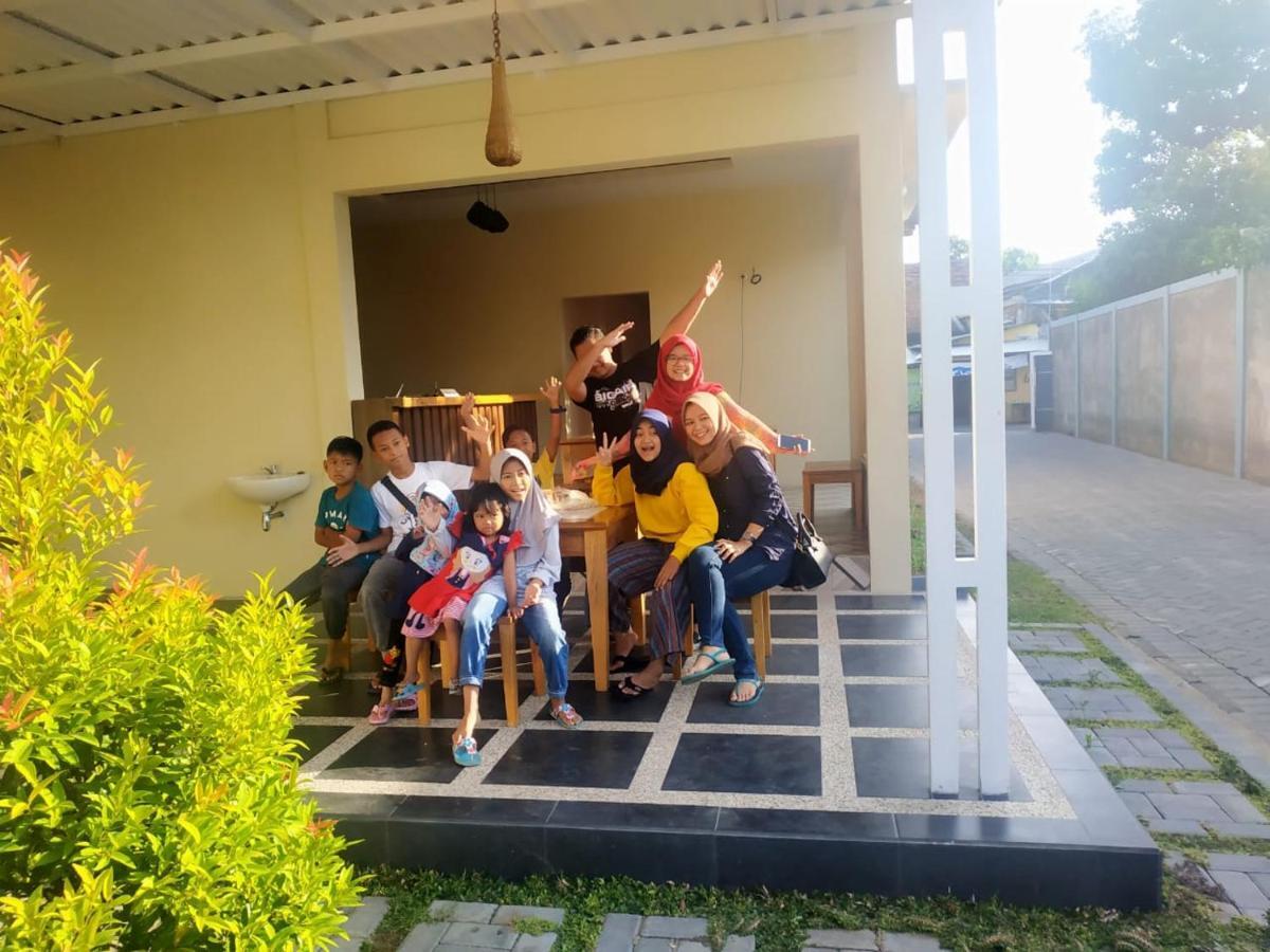 R3 Brawijaya Homestay بانيووانجى المظهر الخارجي الصورة